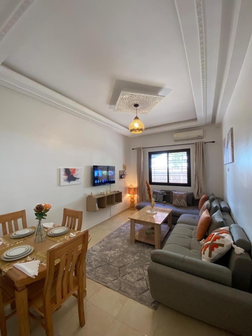 Communal lounge/ TV room, TV and multimedia, Living room, Seating area, Dining area, Evening entertainment