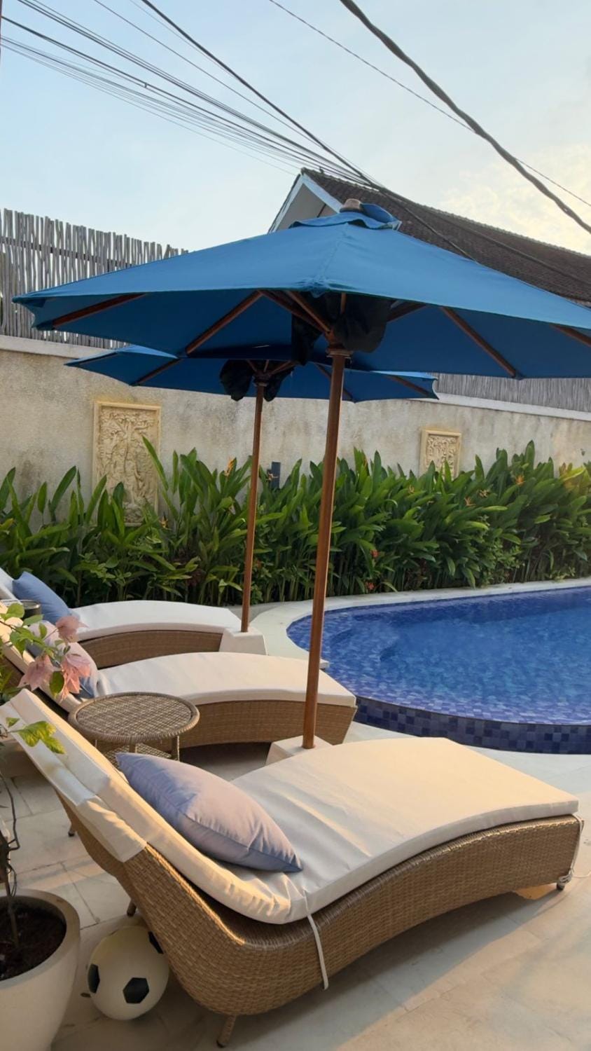 Patio, Pool view, Swimming pool, sunbed