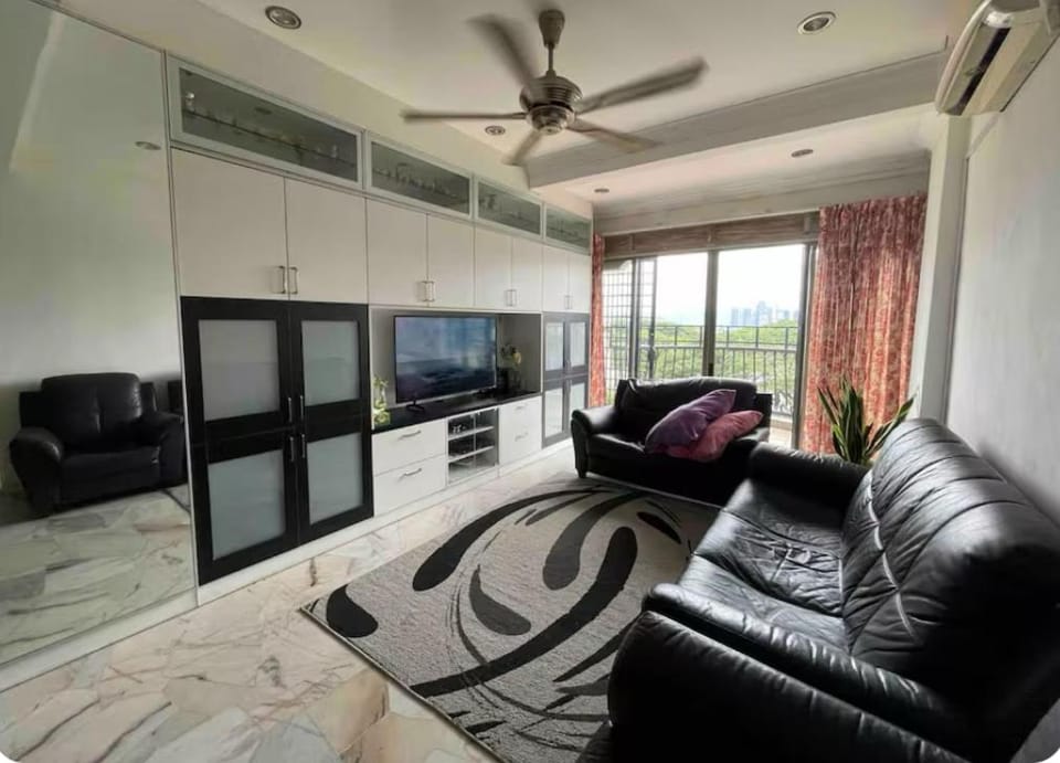 Communal lounge/ TV room, TV and multimedia