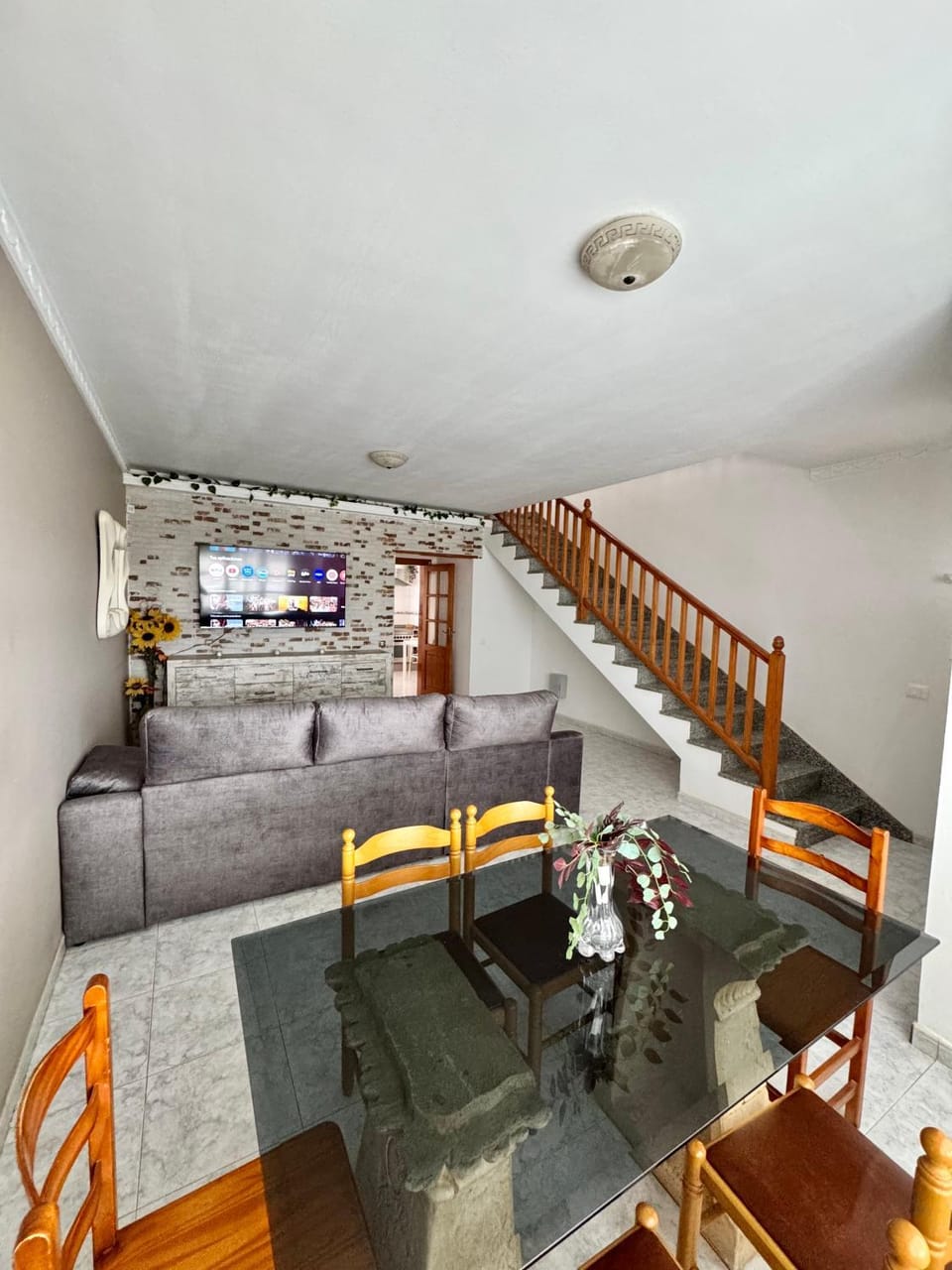 Living room, Seating area, Dining area