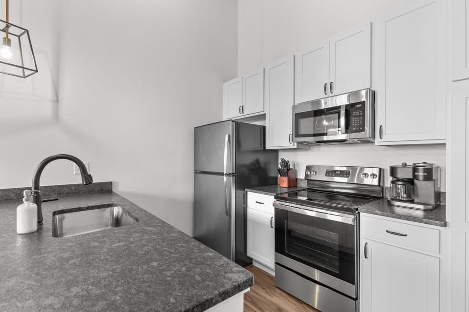 Coffee/tea facilities, Kitchen or kitchenette, dishwasher, stove