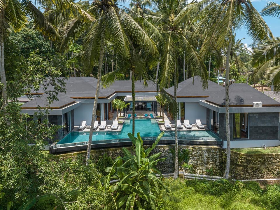 Property building, Day, Garden, Pool view, Swimming pool, sunbed