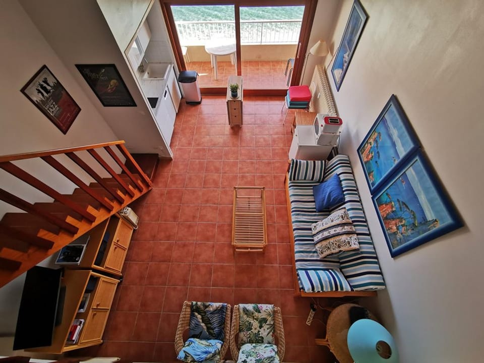 Location T2 Mezzanine, 6 Pers, Clim, Plage Cavalière - FR-1-803-73 Apartment in Le Lavandou