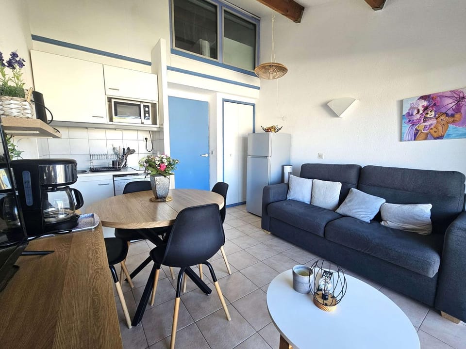 Duplex 2 pièces avec terrasse et piscine à Balaruc-les-Bains - FR-1-553-300 Apartment in Balaruc-les-Bains