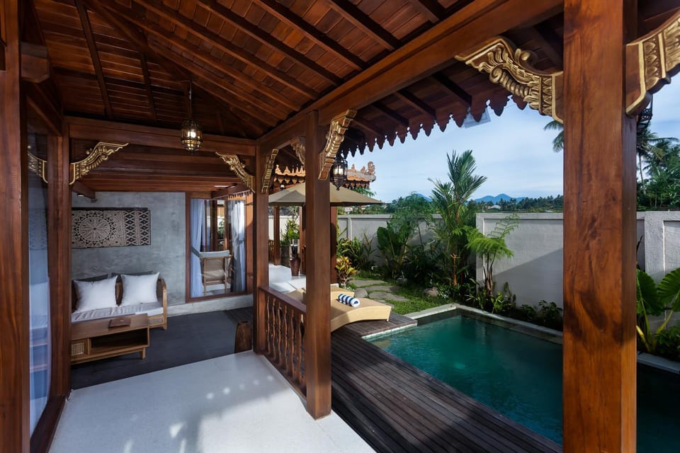 Pool view, Swimming pool, sunbed