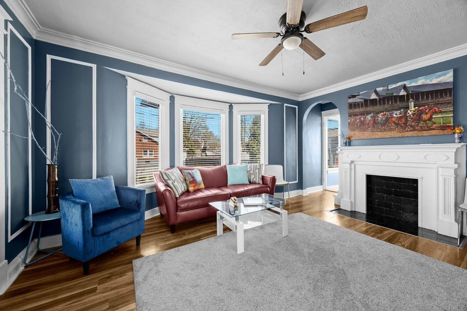 Cozy & Creative Top Unit in Lou's Arts District House in Jefferson County