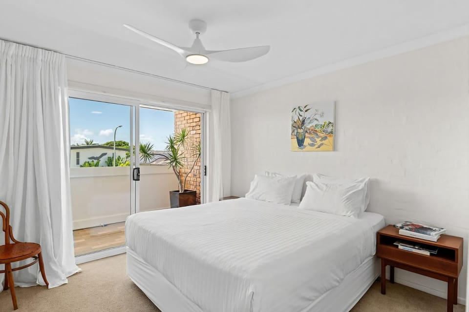 Sun Soaked Lennox Village Apartment in Lennox Head