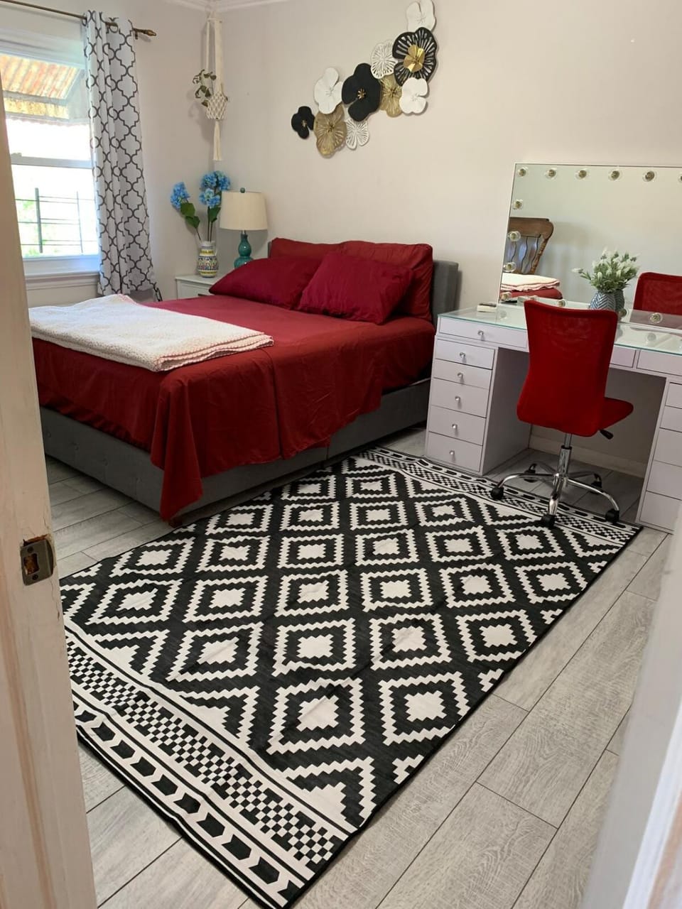 Bed, Photo of the whole room, Bedroom