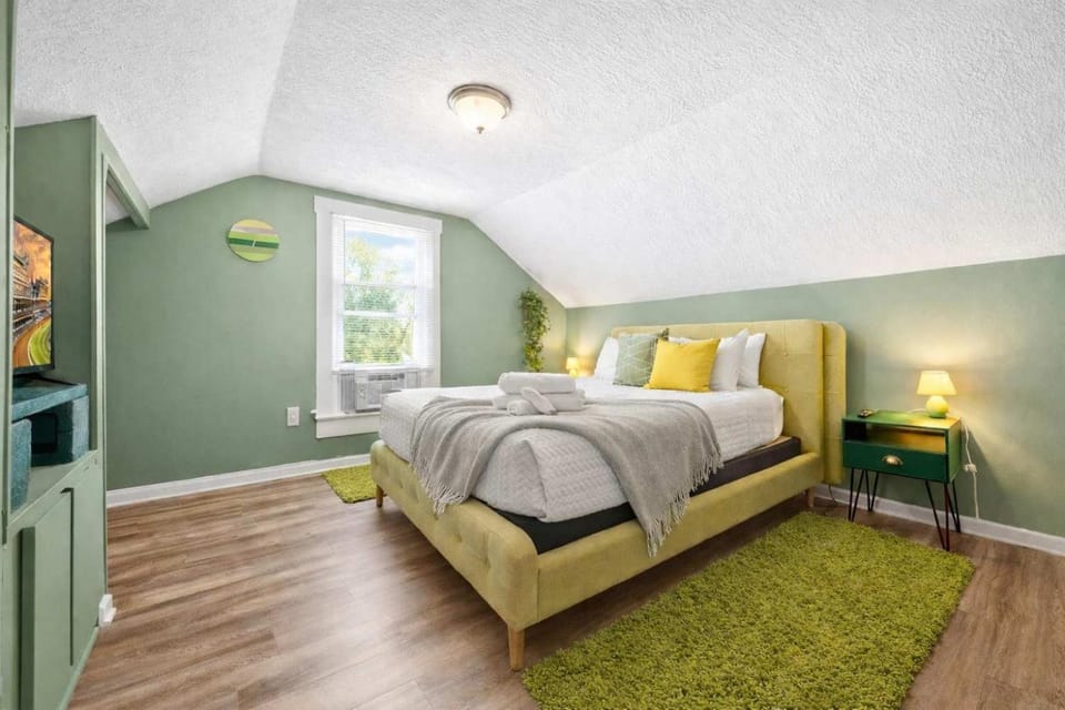 Cozy Downtown Stay w Private Backyard & Parking House in Jefferson County