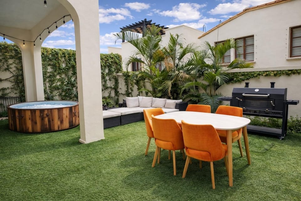 Patio, Spring, Day, Garden, Hot Tub, Living room, Dining area, Garden view