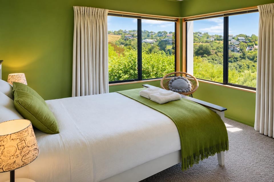 SEAS THE DAY - Ocean Views & Sauna Retreat House in Christchurch