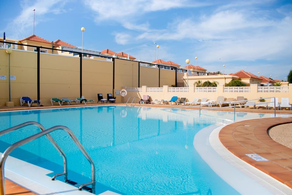 Day, Swimming pool, sunbed