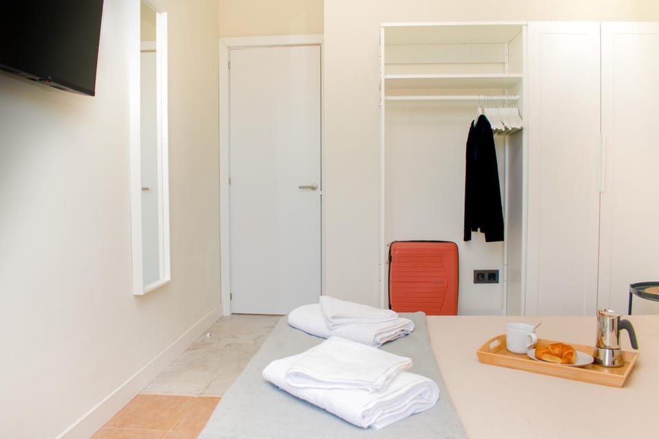 Bed, Photo of the whole room, towels, wardrobe