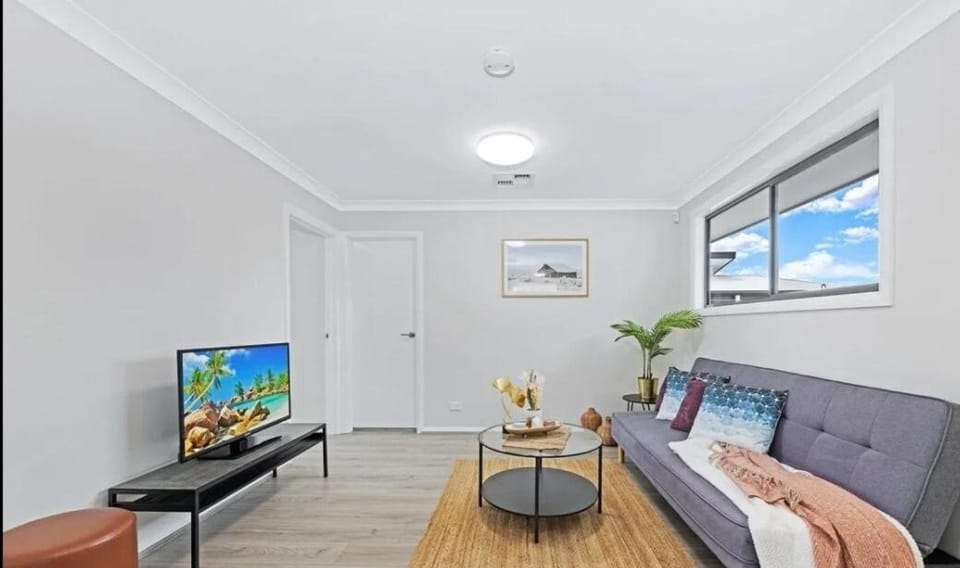 Center of Rouse Hill house with back yd Villa in Sydney