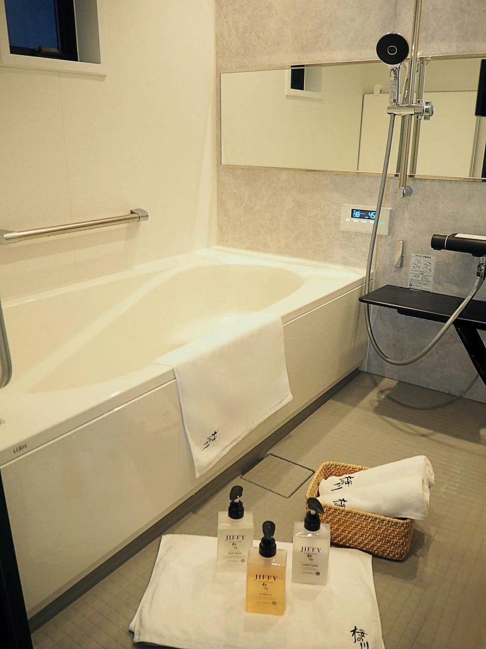 Bathroom, Bath, towels