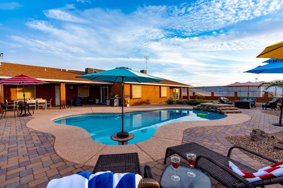 Got a Big Group Coming to Lake House in Lake Havasu City