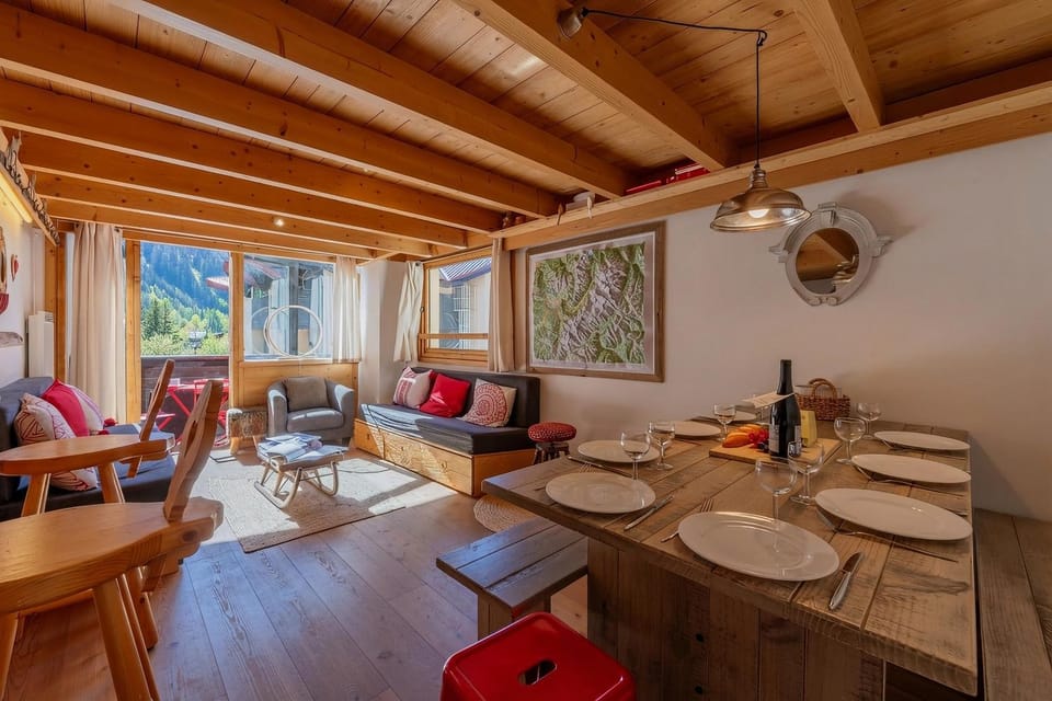 Living room, Dining area