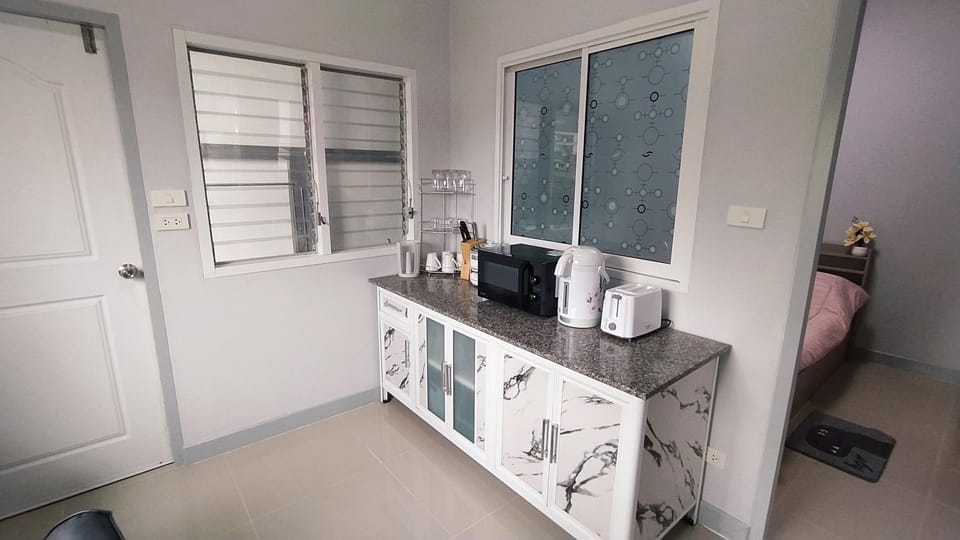 Kitchen or kitchenette, kitchen, kitchen