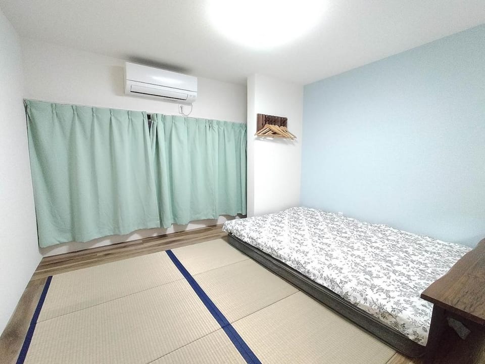Bed, Photo of the whole room, Bedroom, air conditioner