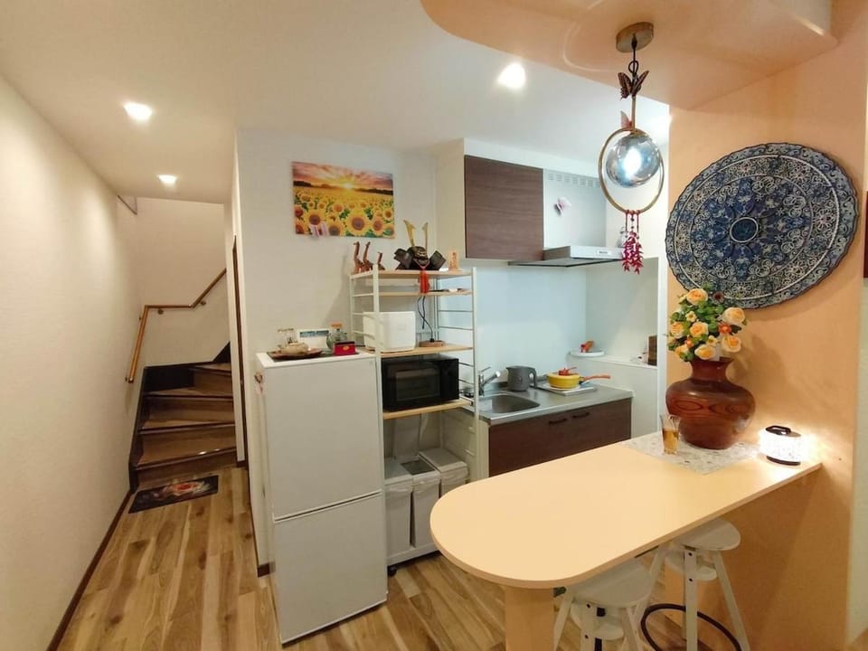 Kitchen or kitchenette, Dining area, minibar