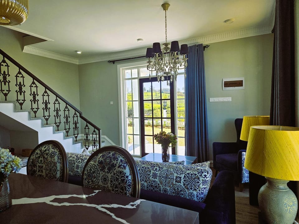 Living room, Breakfast