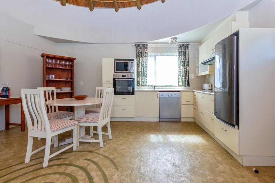 Kitchen or kitchenette, Dining area, dishwasher, oven, stove