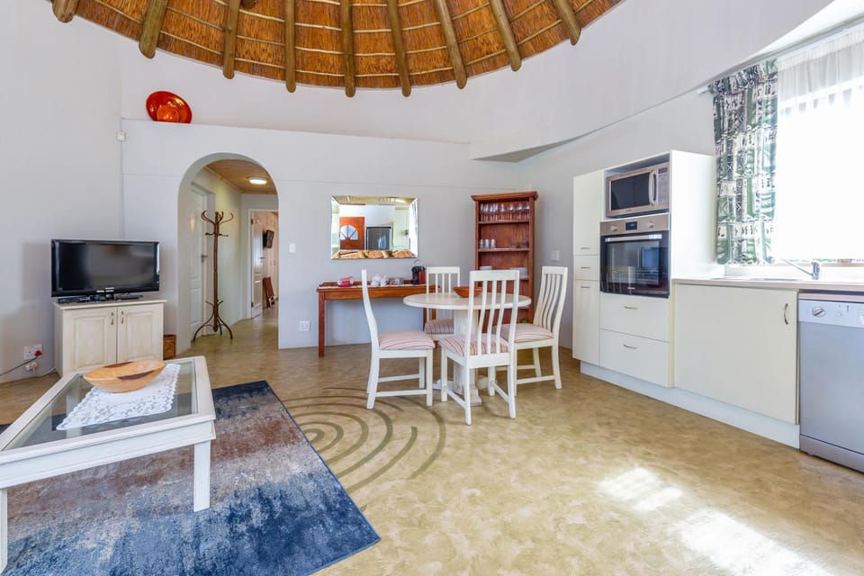 TV and multimedia, Kitchen or kitchenette, Dining area, oven