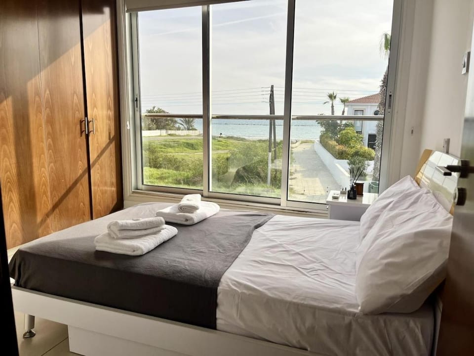 Bedroom, Sea view, towels