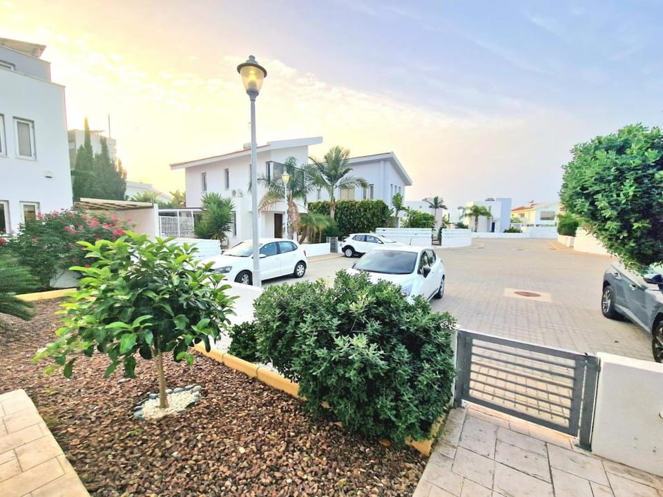 Neighbourhood, Street view