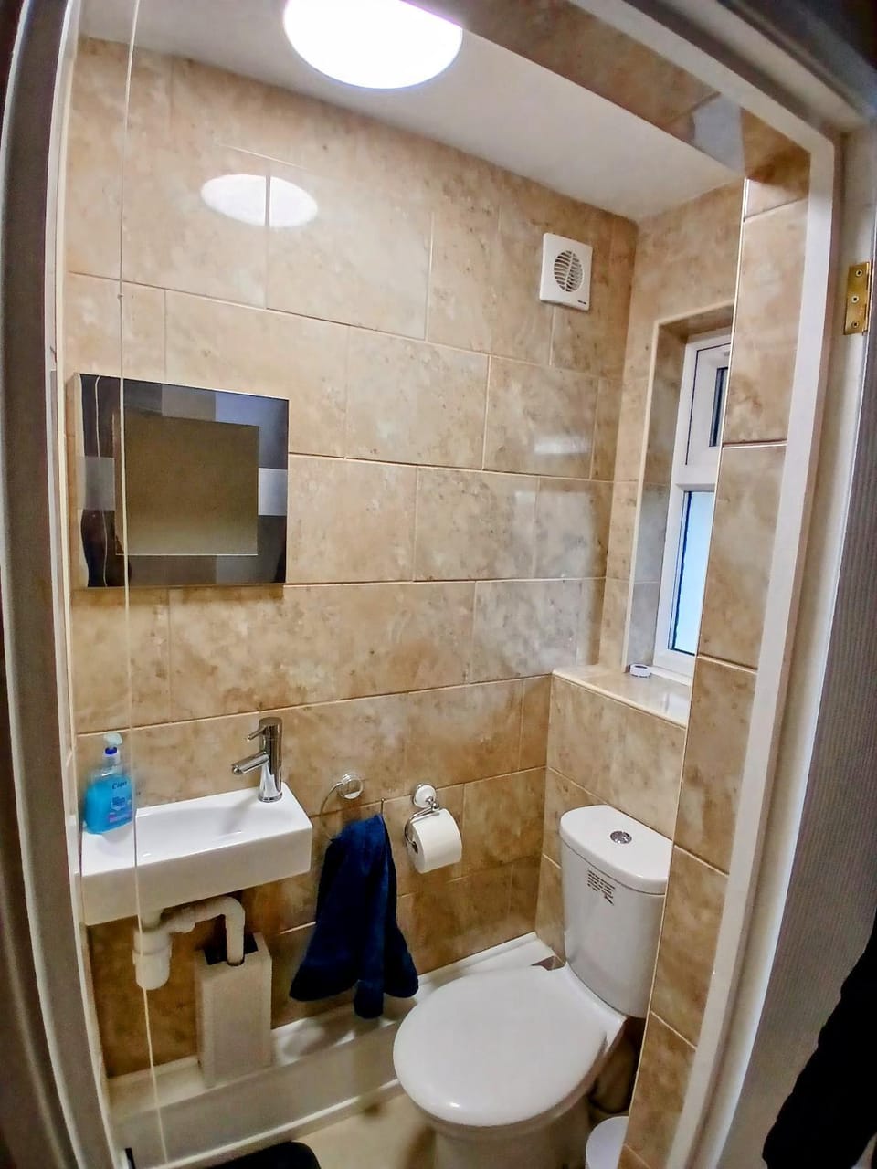 Shower, Toilet, Bathroom, towels