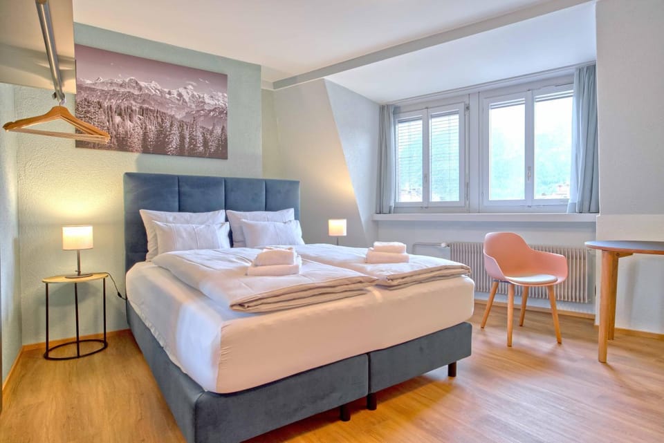 Bed, Living room, Photo of the whole room, Seating area, Bedroom, towels