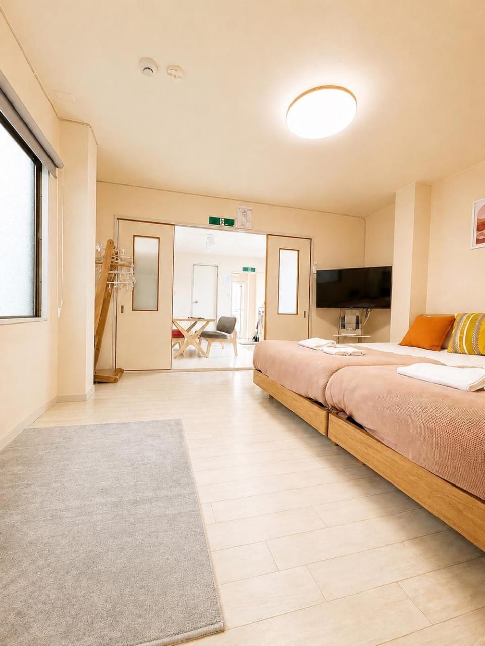 Bed, TV and multimedia, Bedroom
