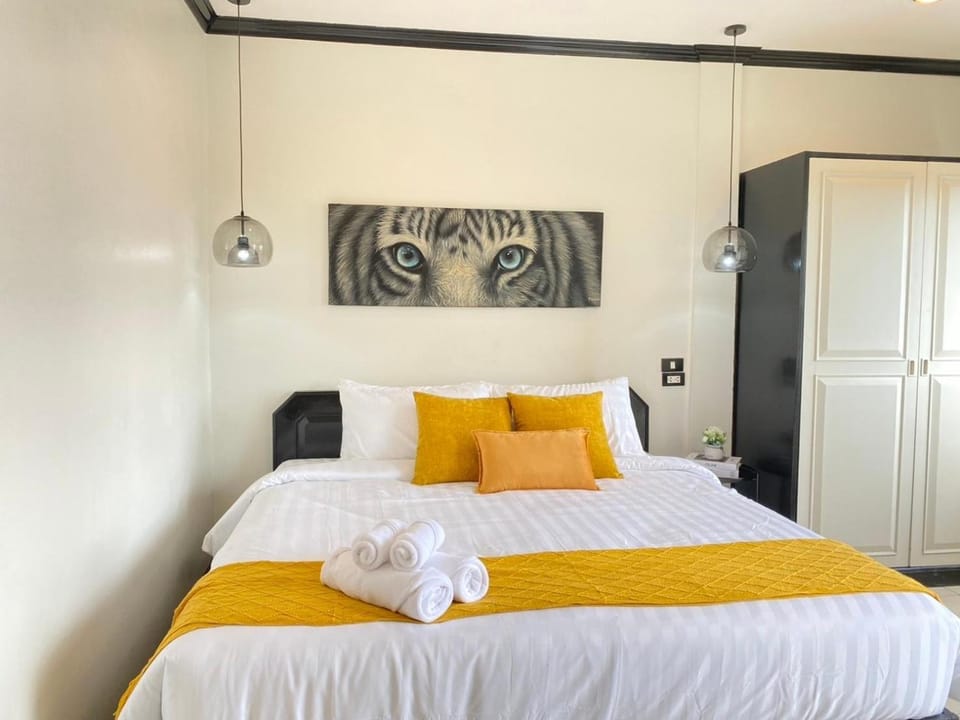 Bed, Photo of the whole room, Bedroom, towels, wardrobe
