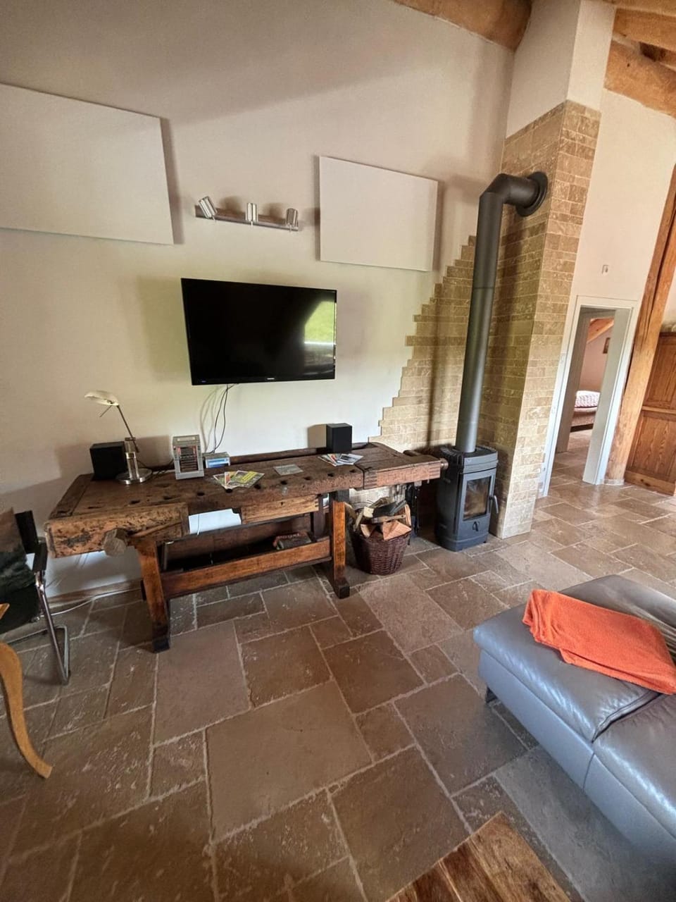 TV and multimedia, Living room, Seating area, Evening entertainment