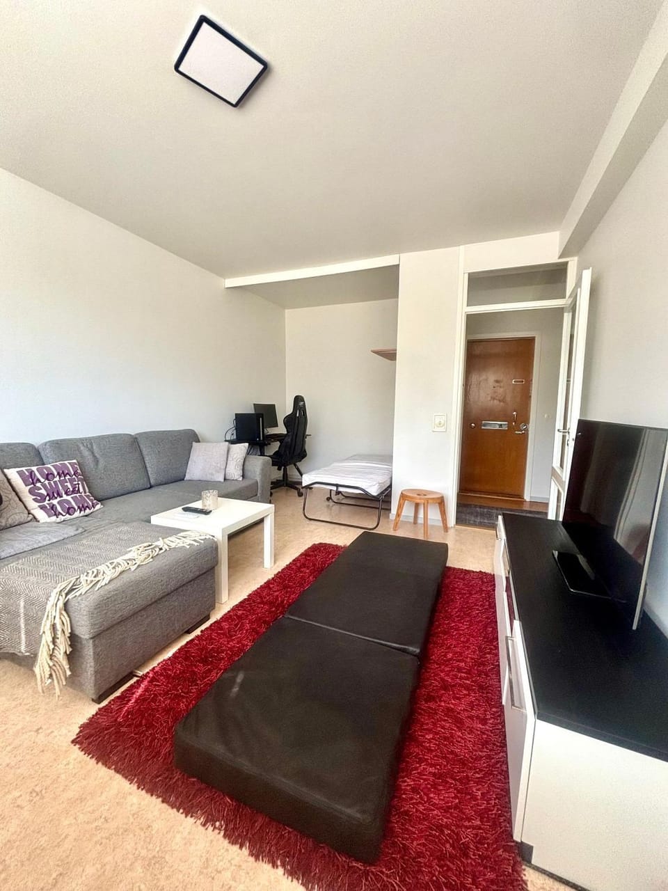 Bed, TV and multimedia, Living room, Bedroom