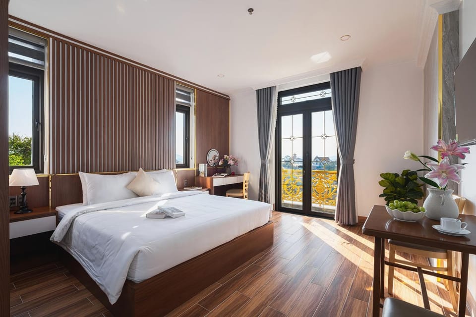 View (from property/room), Balcony/Terrace, Bedroom