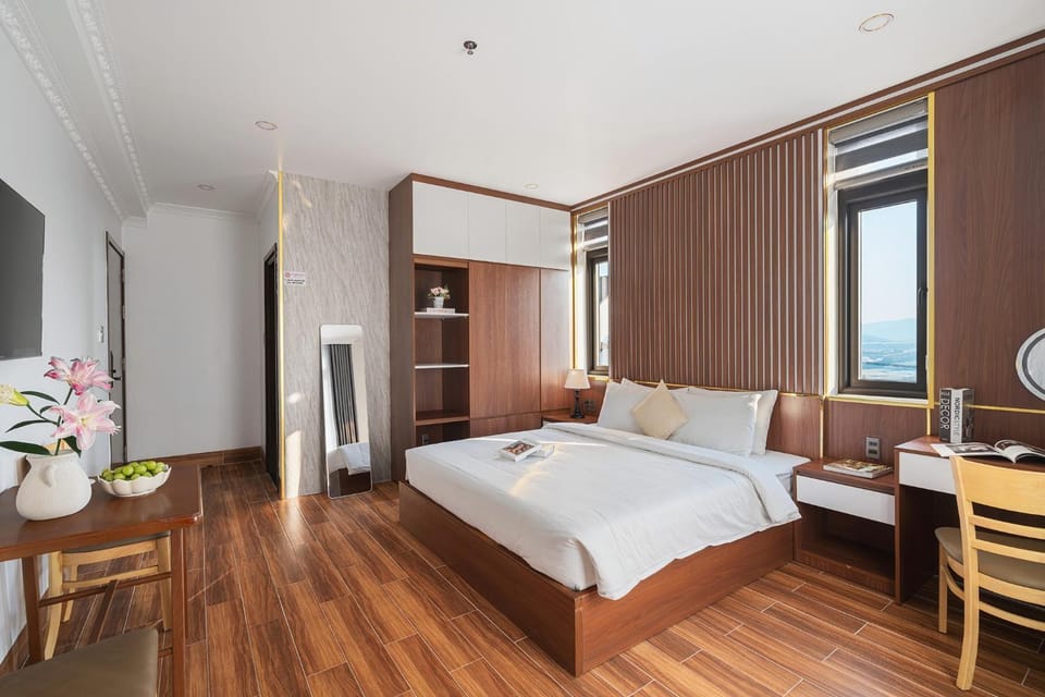 Bed, TV and multimedia, Bedroom, wardrobe