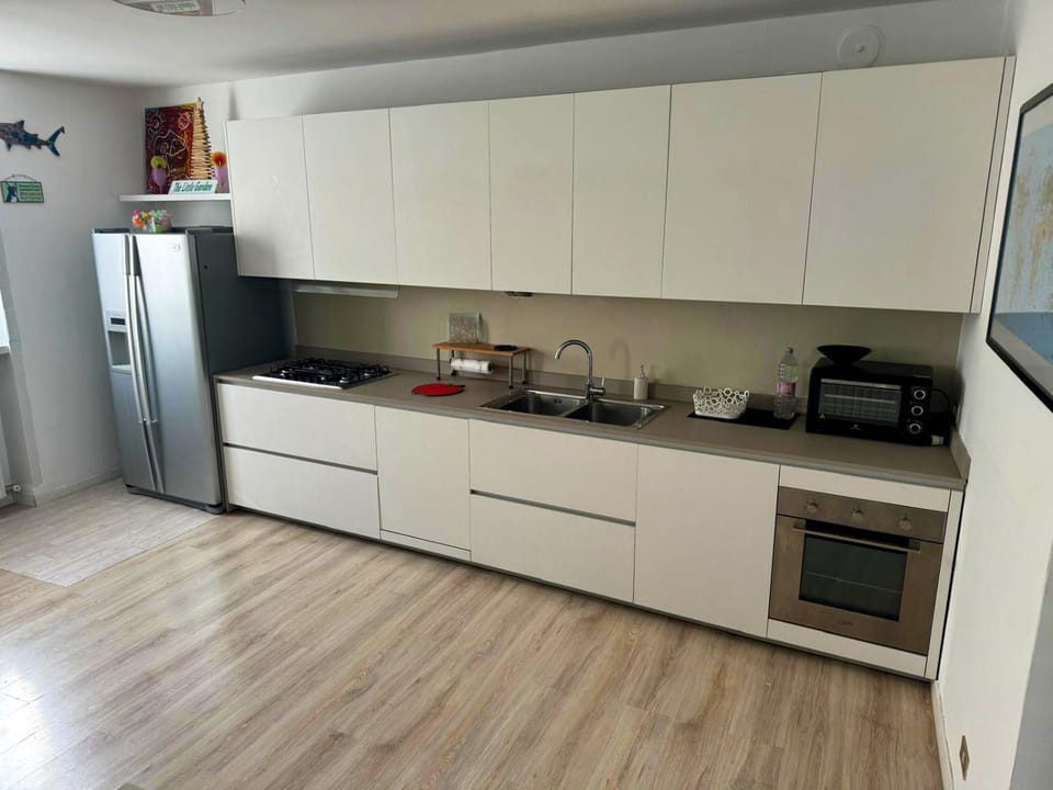 Coffee/tea facilities, Kitchen or kitchenette, dishwasher, toaster
