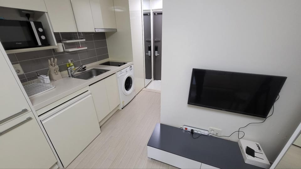 1-2516 #Sinnonhyeon Stn Exit 9, 1-min #Gangnam Stn, 5-min #OTT #Concierge Gangnam Managed Apartment in Seoul