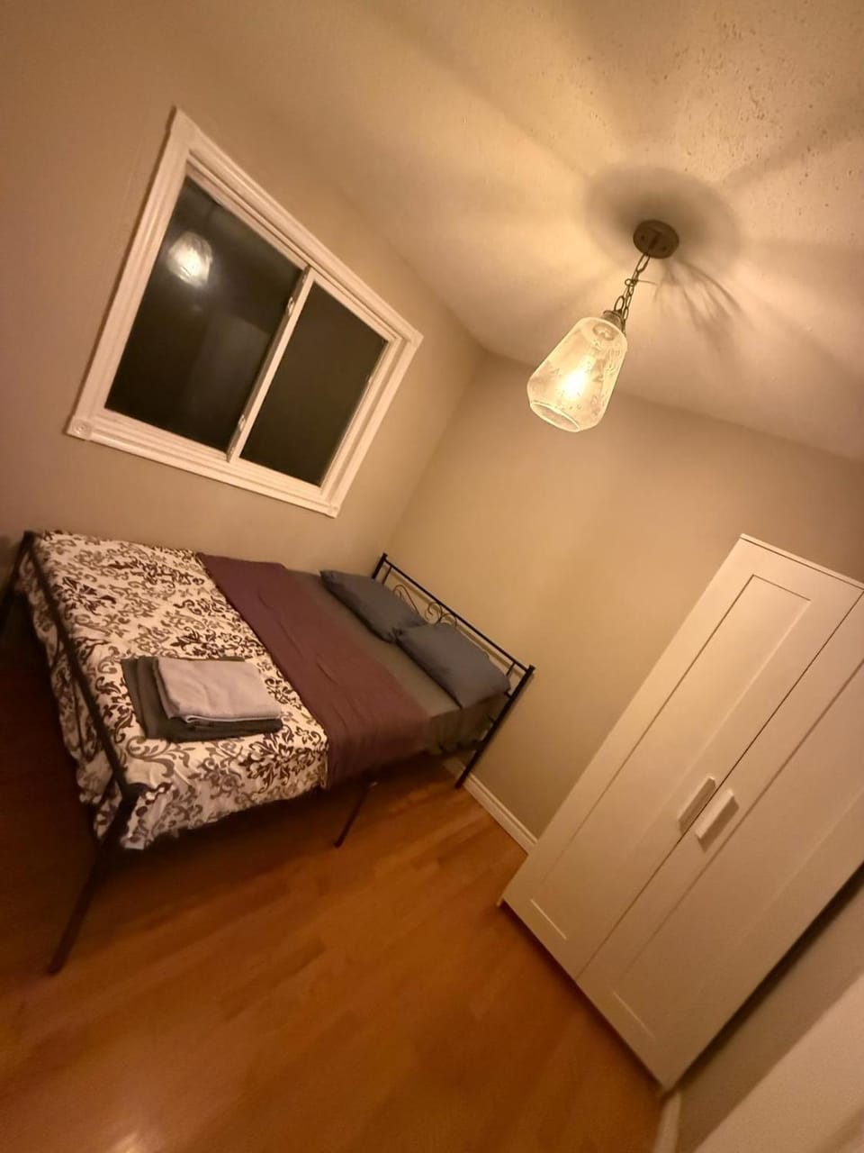Kitchener Cheapest Stay Near Downtown, Airport- Self Checkin,24 Hrs Vacation rental in Waterloo