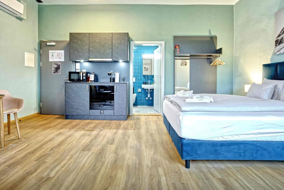 Bed, Kitchen or kitchenette, Photo of the whole room, Bedroom, air conditioner