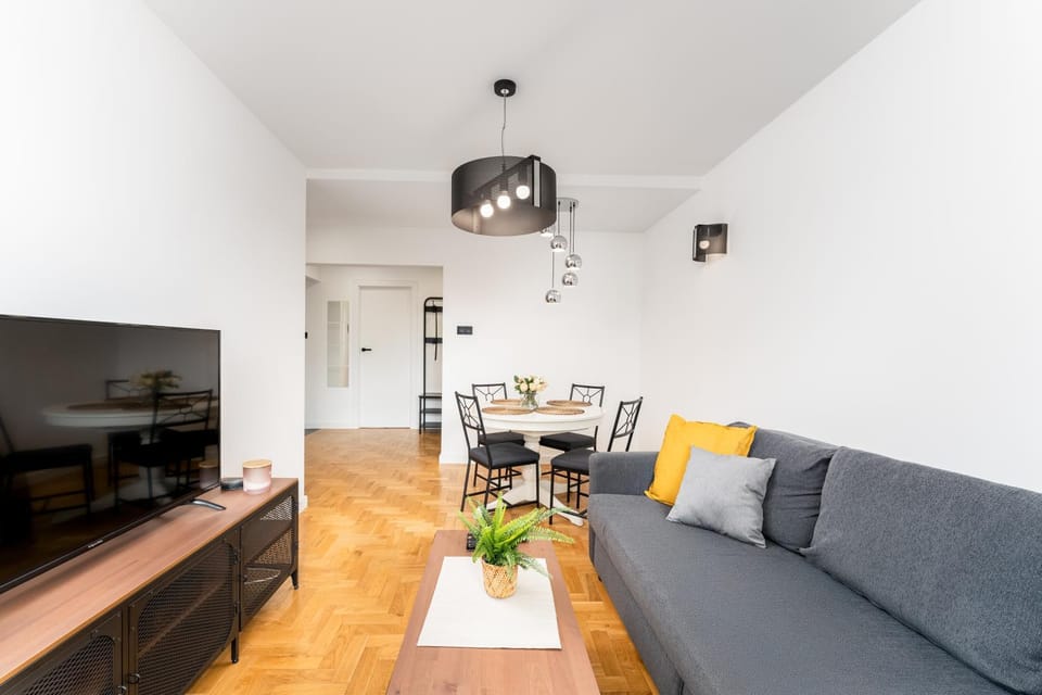Communal lounge/ TV room, TV and multimedia, Living room, Seating area, Dining area, Evening entertainment