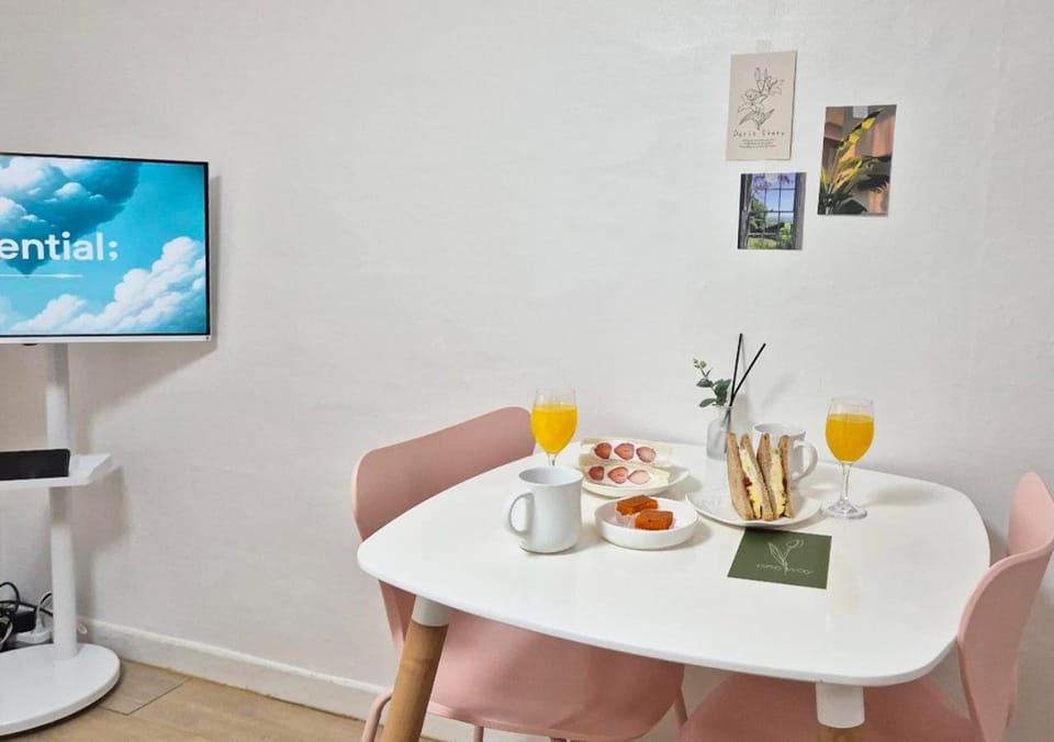 TV and multimedia, Food and drinks, Dining area