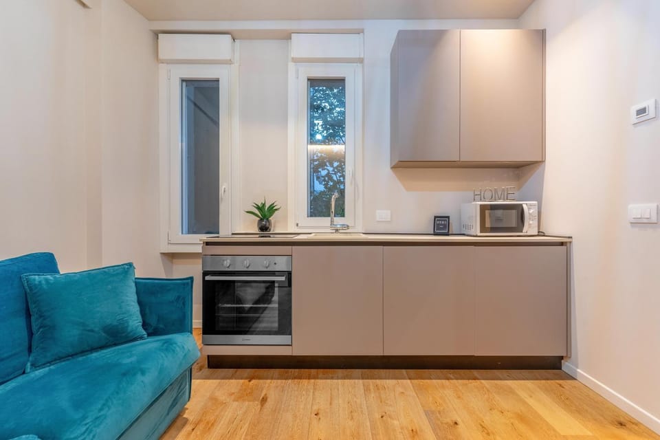 Kitchen or kitchenette, Living room, Seating area, stove