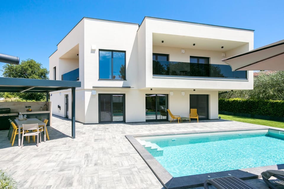 Property building, Swimming pool