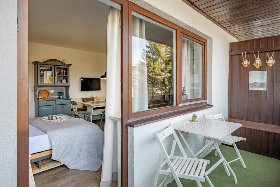 Bed, Living room, Photo of the whole room, Seating area