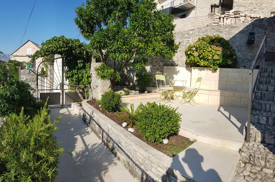 Garden, Garden, Balcony/Terrace