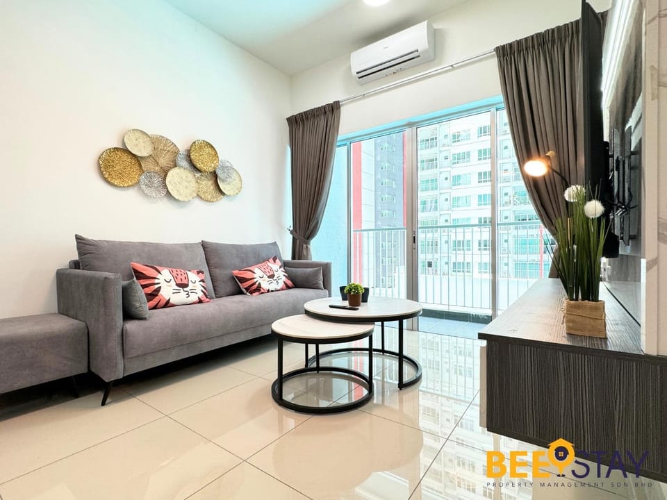 Salak Selatan Pool View with Wifi & Netflix 4PAX Apartment in Federal Territory of Kuala Lumpur