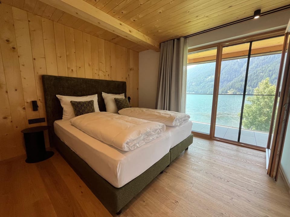 Bed, Photo of the whole room, Bedroom, Mountain view
