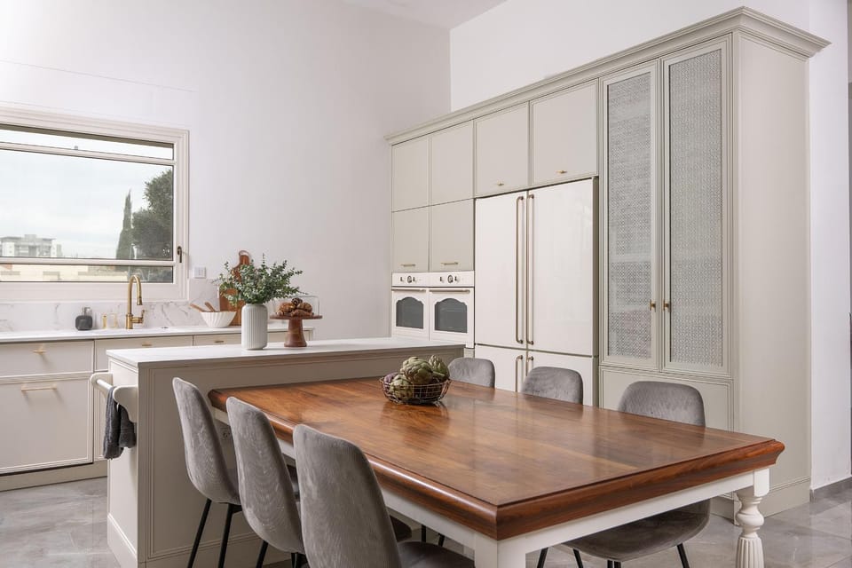 Dining area, kitchen